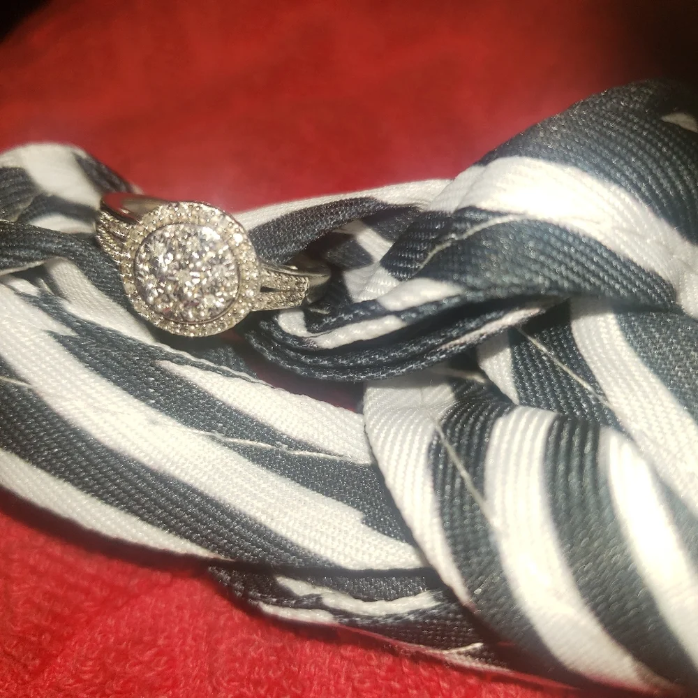 Women's 925 Sterling Silver Real Diamond ๐ Cluster Promise Ring - Picture 7 of 8